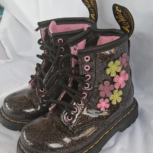 Dr. Martens Pink Lined Shoe Interior - Picture 6 of 6